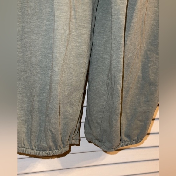 2022 AE AERIE American Eagle WMN MED Green Sleeveless Jumpsuit w/side pockets - Picture 6 of 12